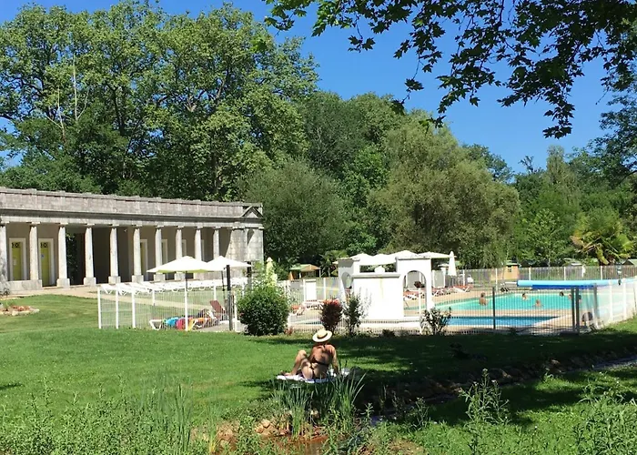 Parc D'Audinac Les Bains 3 Étoiles - Piscine Chauffée - Vue Montagne